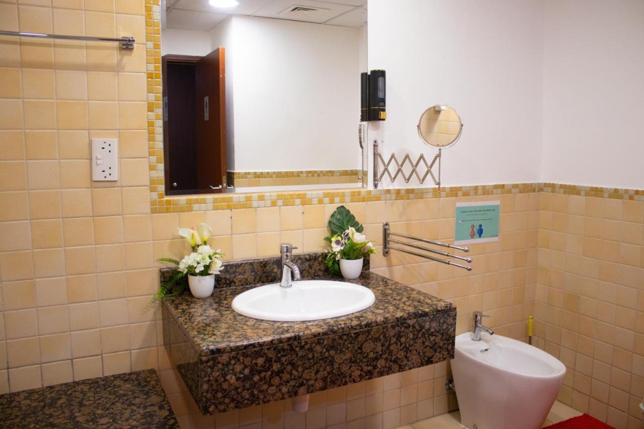 Lunar Hostel 96 Дубай Экстерьер фото