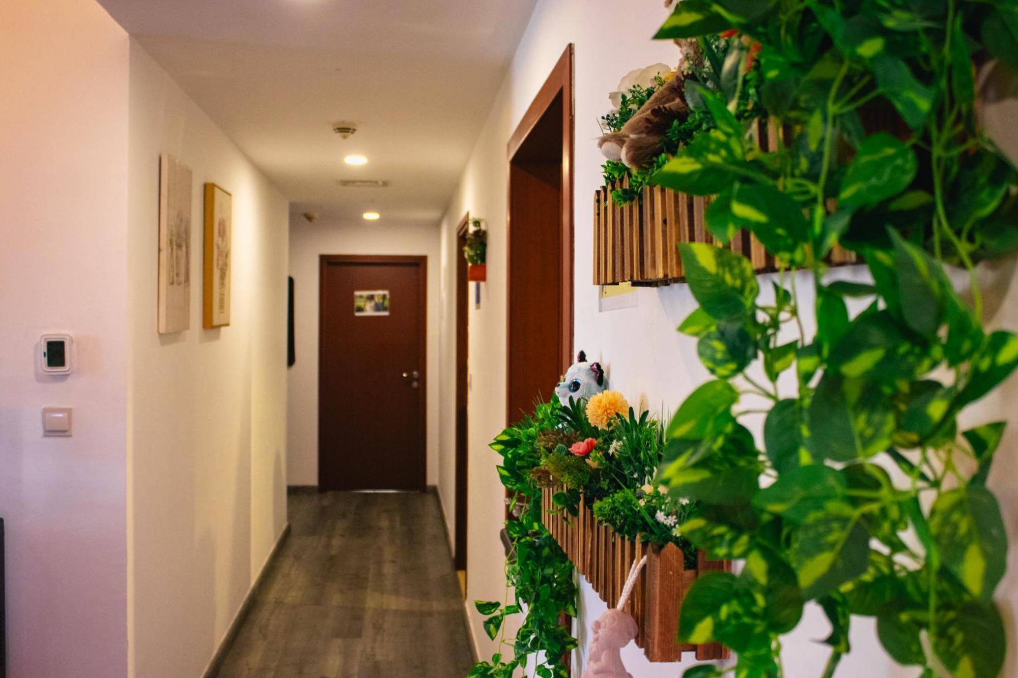 Lunar Hostel 96 Дубай Экстерьер фото