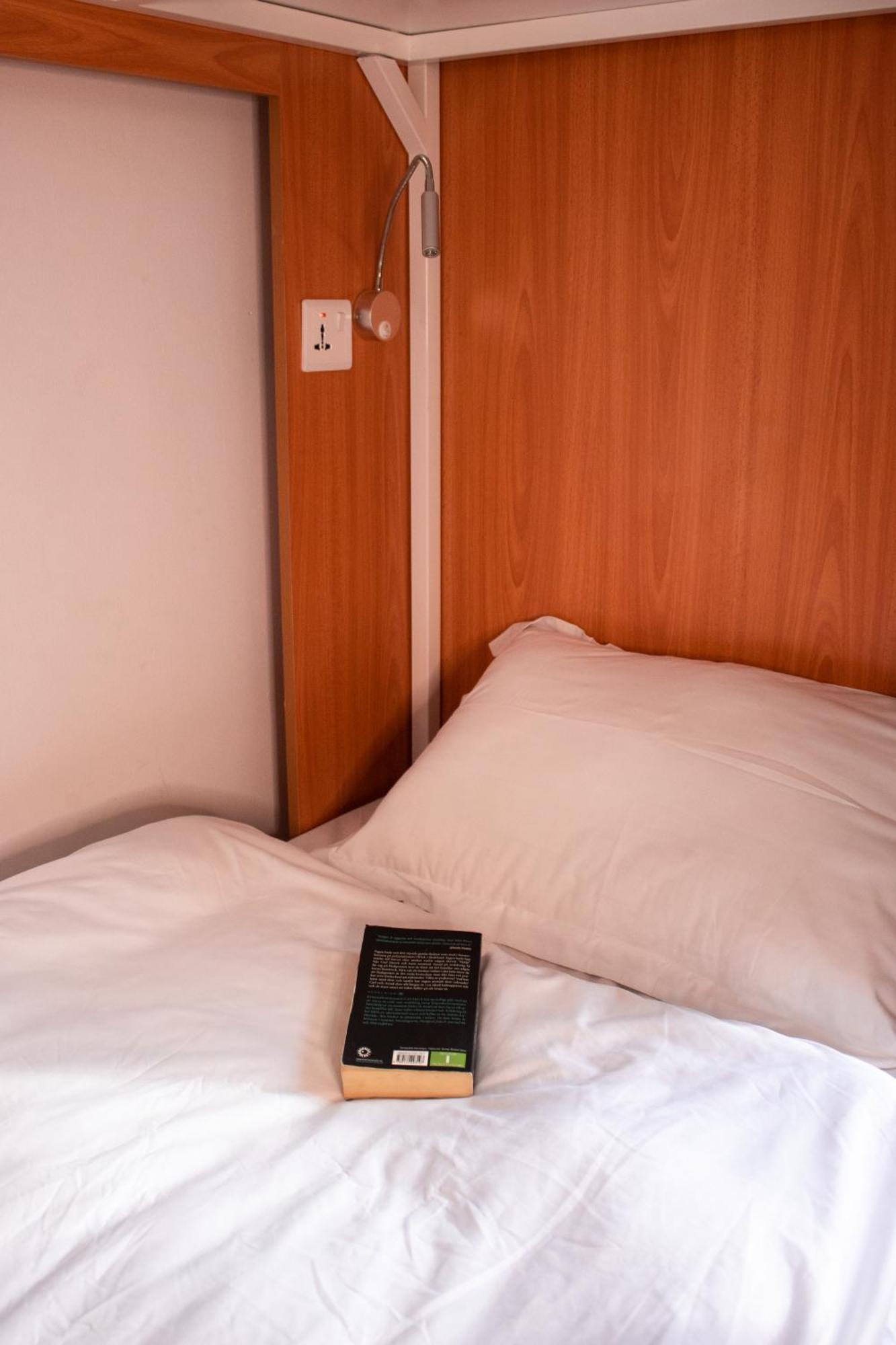 Lunar Hostel 96 Дубай Экстерьер фото