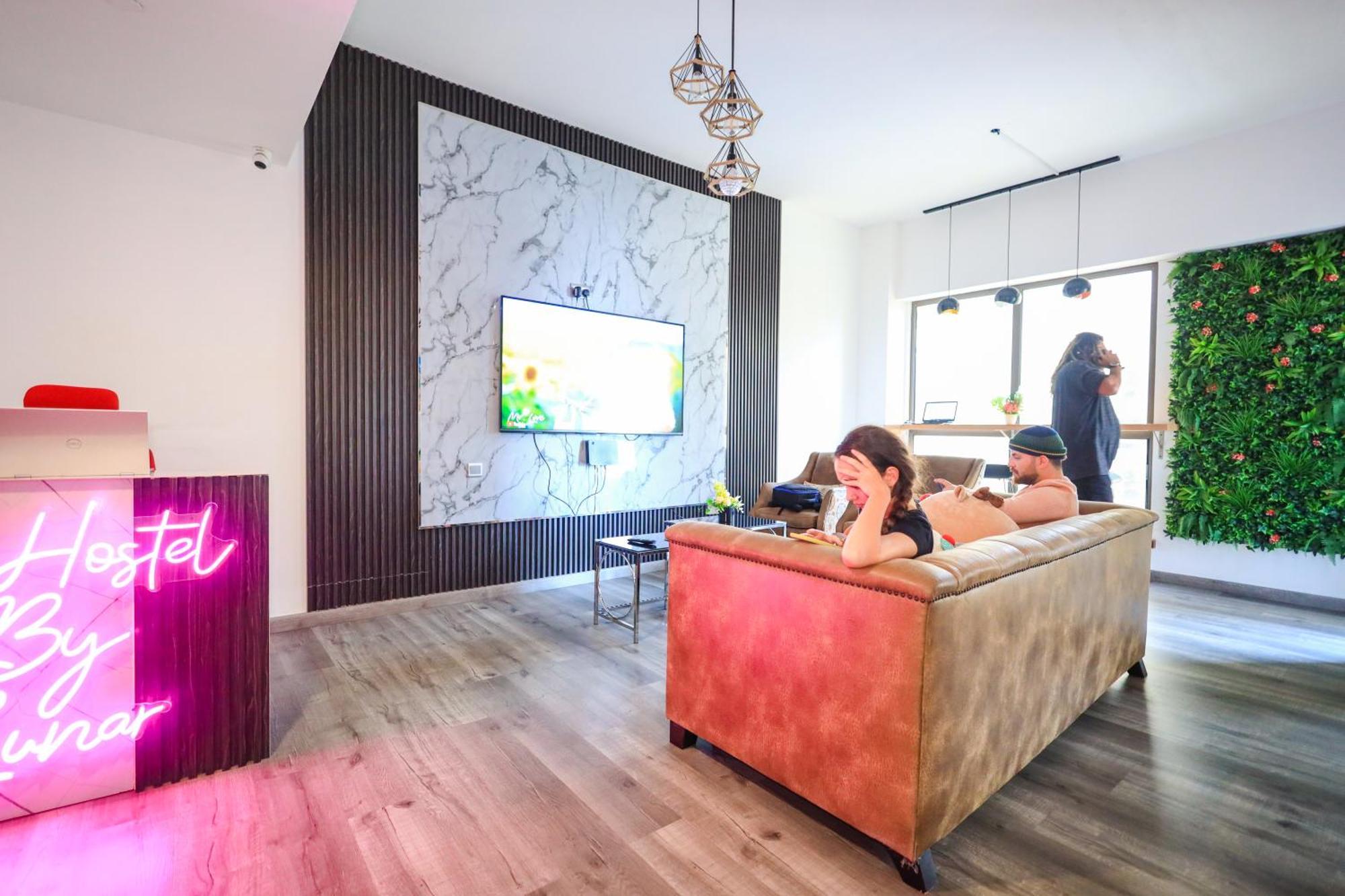Lunar Hostel 96 Дубай Экстерьер фото